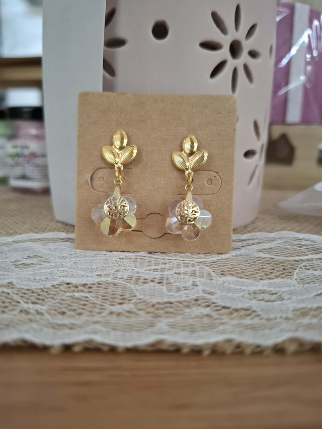 Boucle d&#039;oreilles blanches