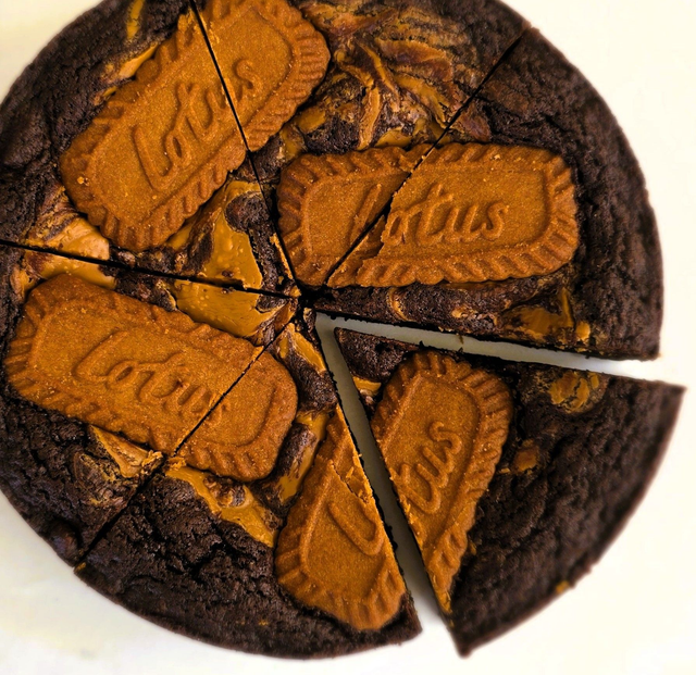 Biscoff brownie (whole 7&quot;) (VGA)