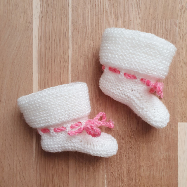 Babyslofjes wit - handgebreid