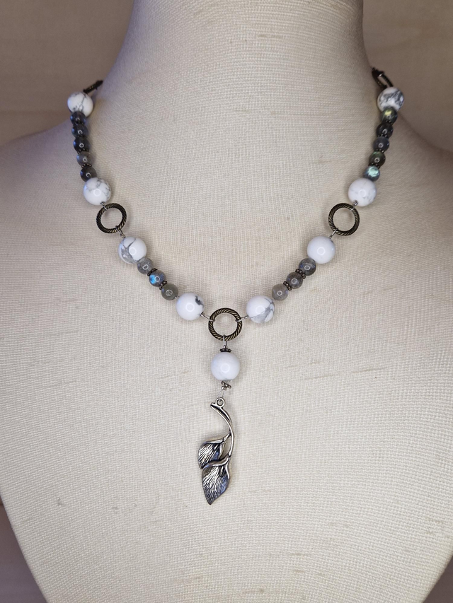 Howlite - Labradorite / 044