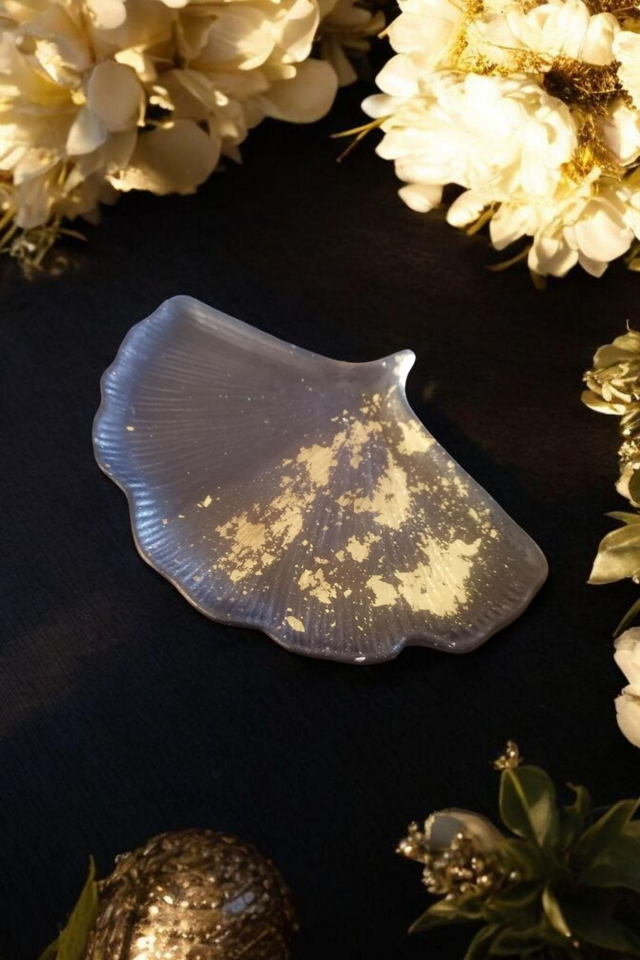 Plateau feuille artisanal en plâtre de Paris, unique et personnalisable