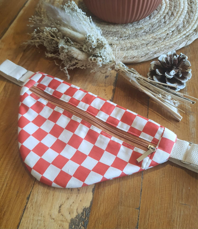 Banane carreaux rouges