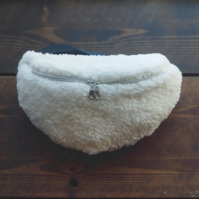 Sac banane moumoute blanc avec bandoulière en suédine Alaska noir