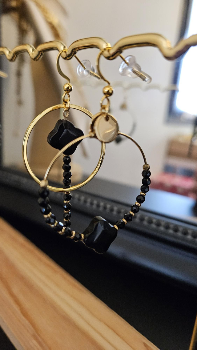 Boucles d&#039;oreilles asymétriques 