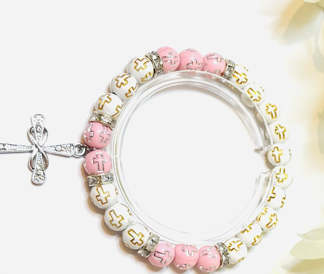 Grace in Pink” – Armband met Zilveren Kruisbedel &amp; Roze Details