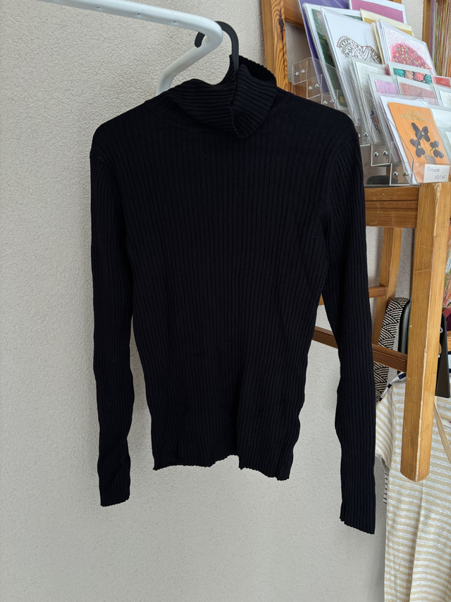 Pull noir col roulé (211)