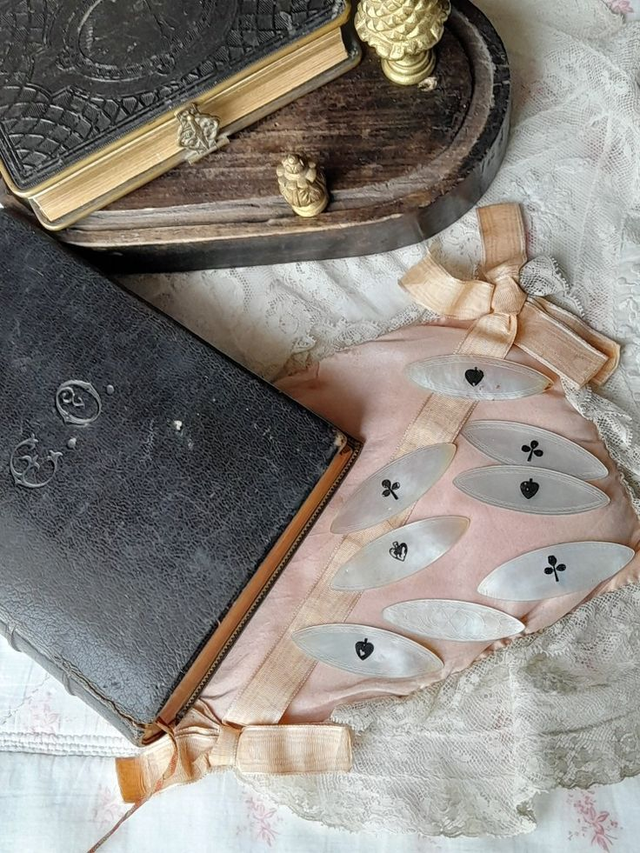 Lot de 8 jetons en nacre anciens