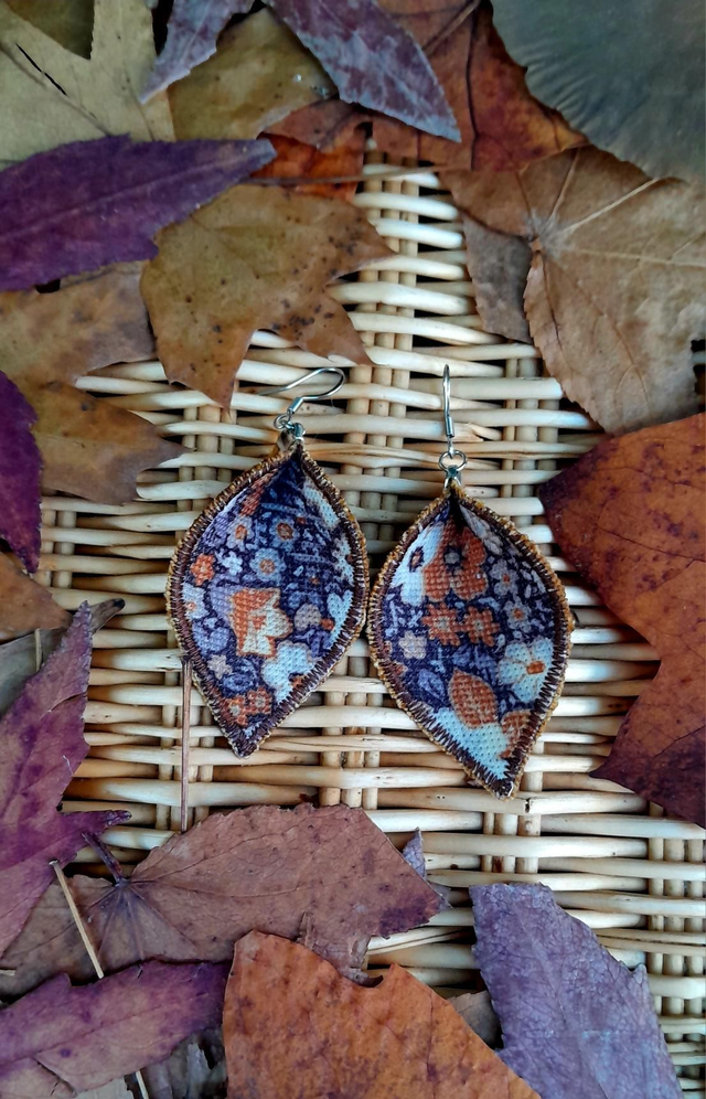 Boucles d&#039;oreilles feuilles fleurs ocre/doré 