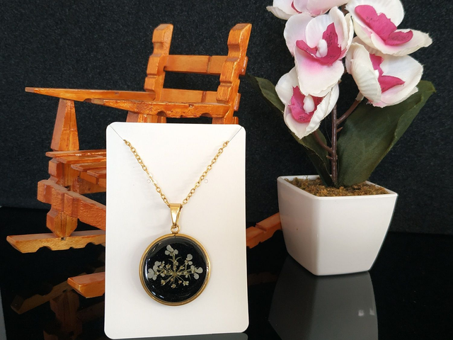 Collier doré aux Mille-Fleurs