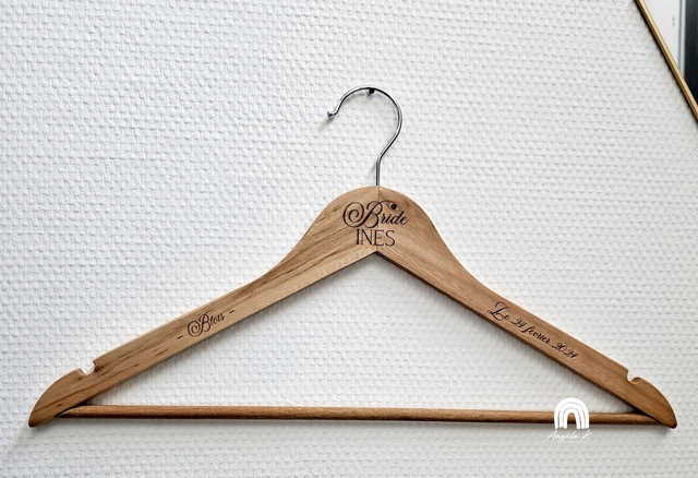 Cintre personnalisé avec prénom / date