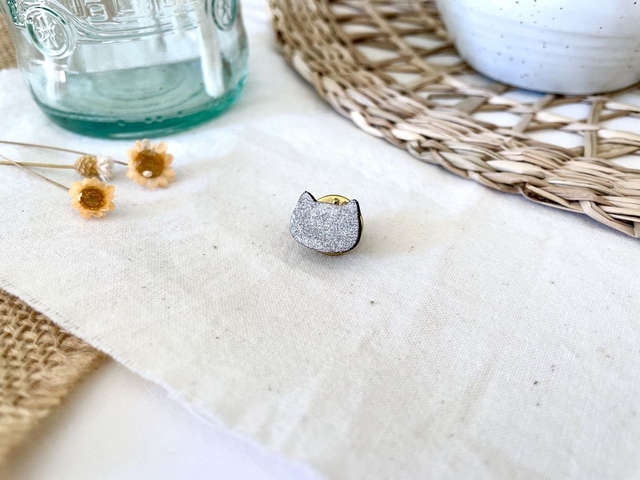 Pin’s Chat paillettes argent