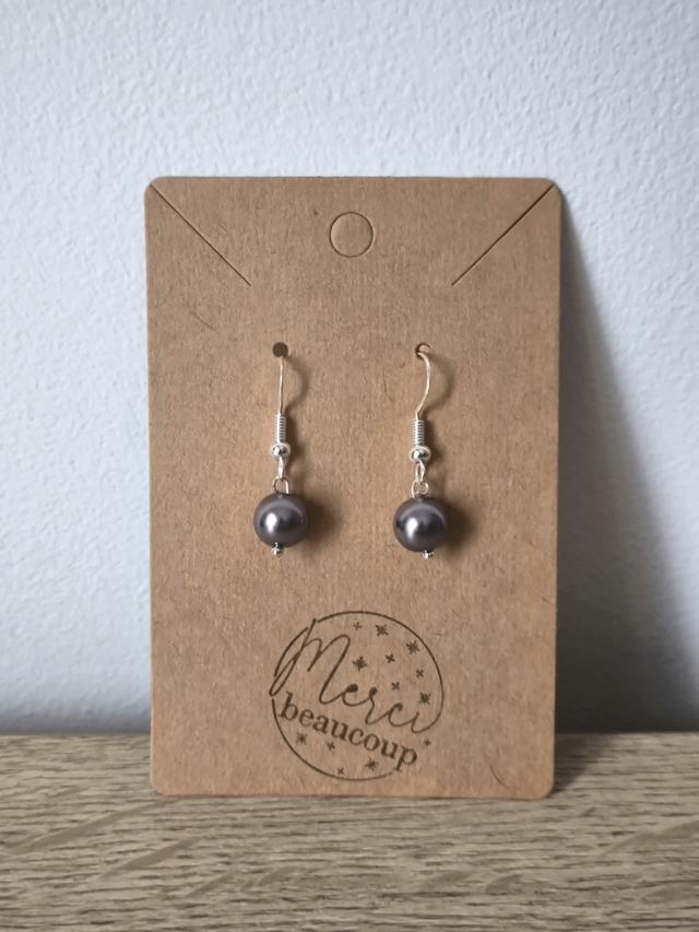 Boucles d’Oreilles Perle de Majorque Anthracite – Bijou Élégant en Acier Inoxydable