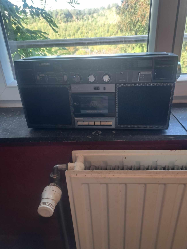 Radio cassette stéréo telefunken " vintage" ( offre possible)