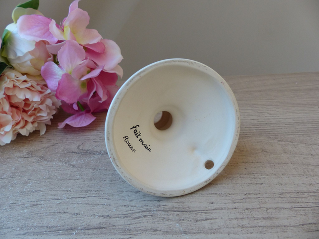 Bougeoir Ancien en Faïence de Rouen – Peint à la Main – Décor Floral – Porte-Bougie Mural avec Poignée – Style Romantique et Bohème