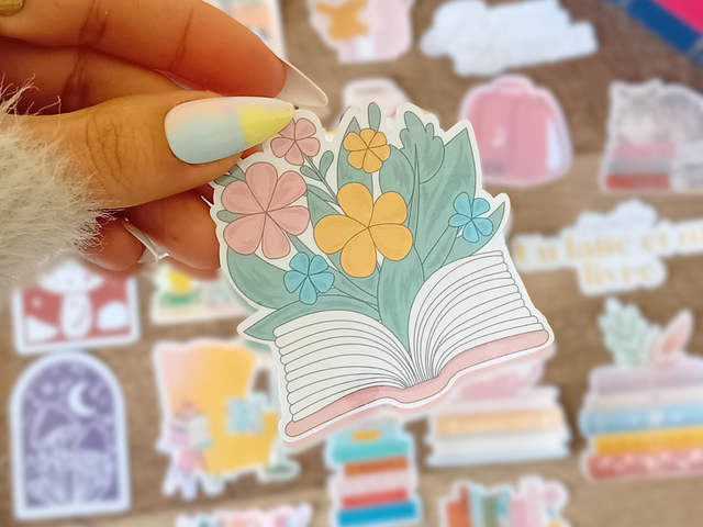 Sticker Holographique Waterproof - Livre Fleuri