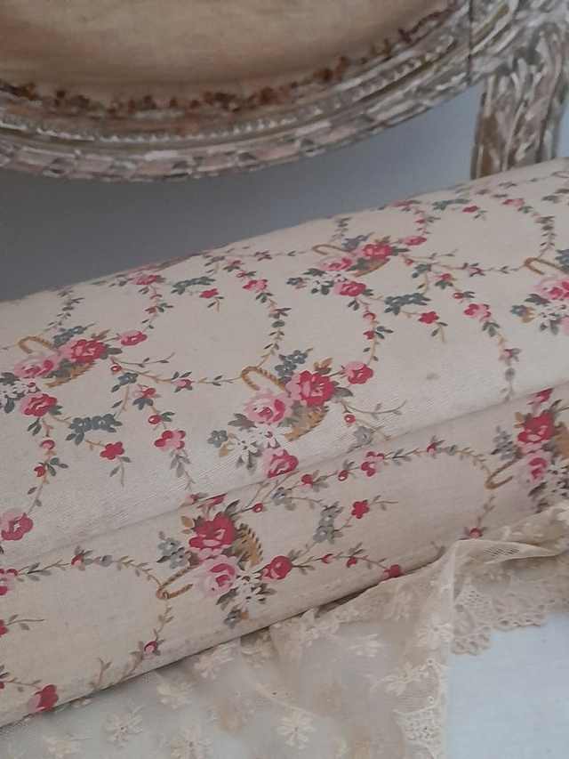 Boîte ancienne en tissu