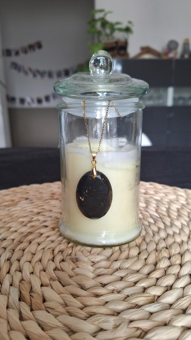 Collier &quot;émeraude&quot; noir et doré 4cm