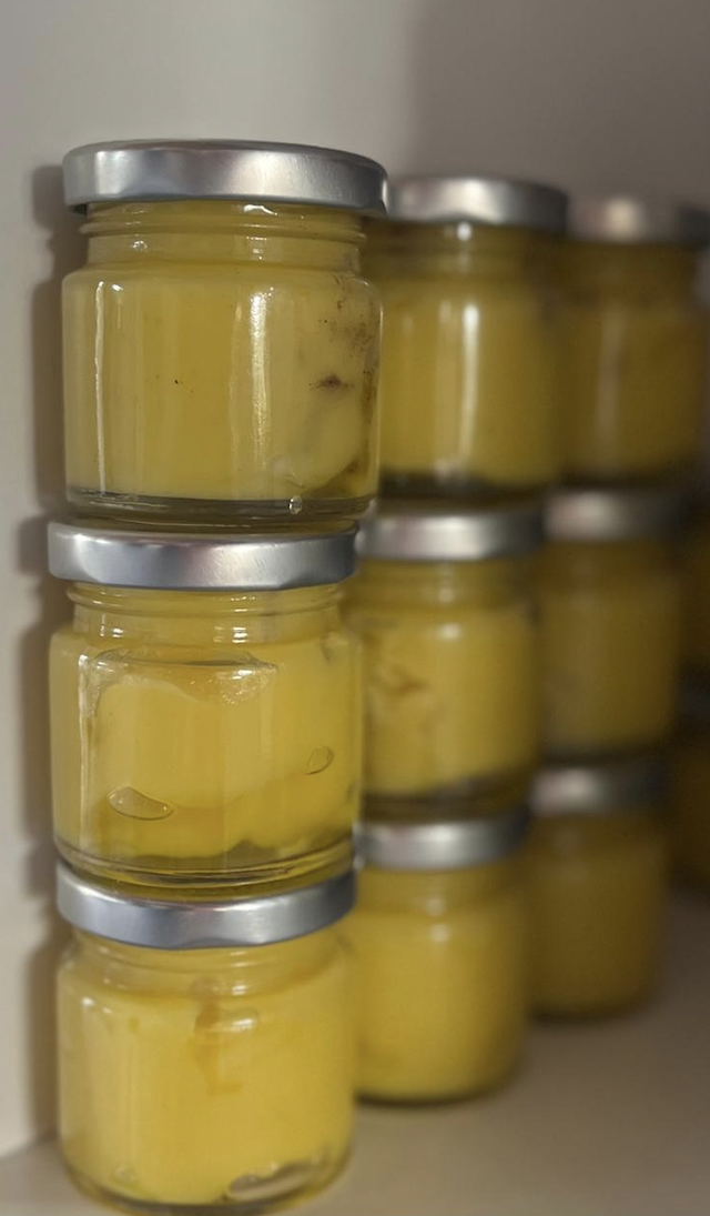 Zelfgemaakte zalf Smeerwortelblad