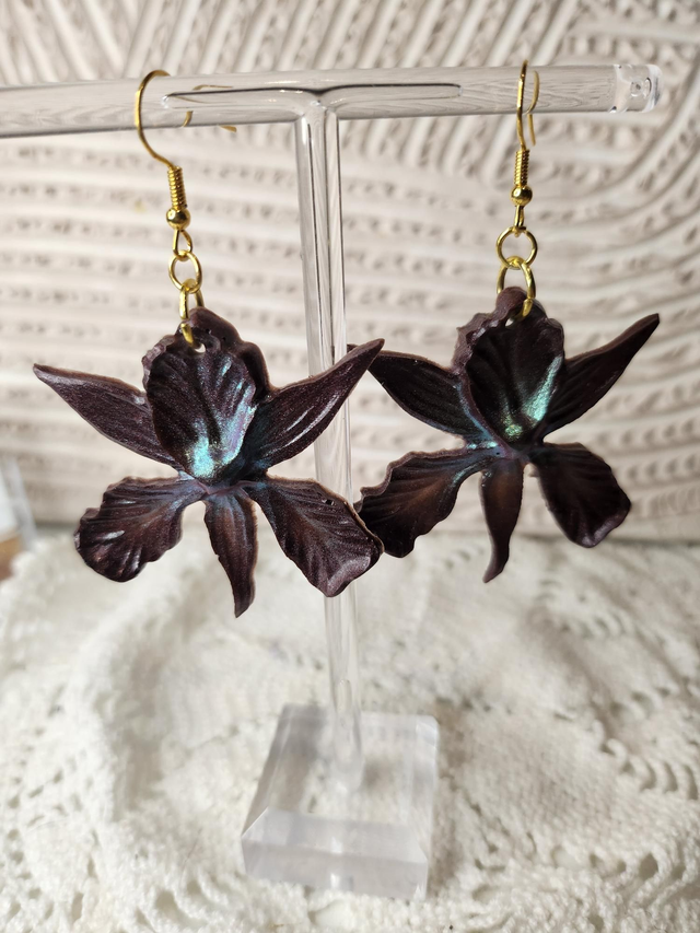 Boucles d'oreilles noires bleutée orchidée 