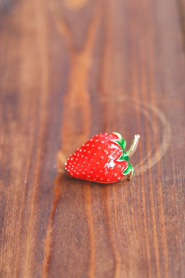 Broches • Big strawberry