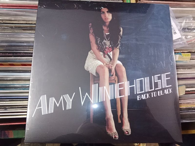 Amy Winehouse – Back To Black