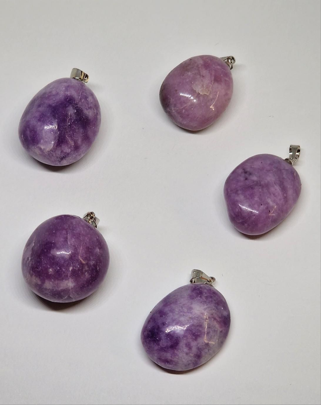 Pendentif pierre roulée en Lépidolite claire A