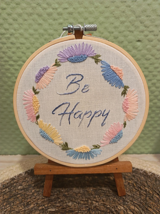 Tambour brodé Be Happy