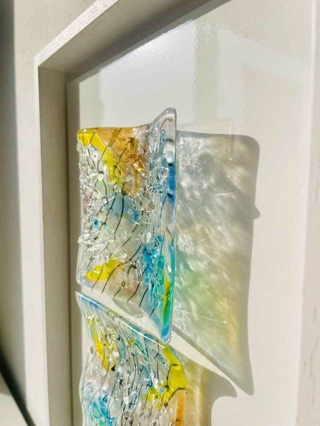 Still Falling - drieluik - op wit aluminium 20x40 - in wit houten baklijst 23x34 - Glasschildering met reliëf