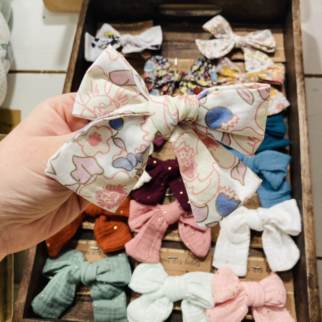 Ruban Noeud barrette fleuris mauve