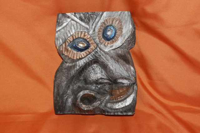 Holzskulptur, farbig gefasst, Mann mit Pfeife