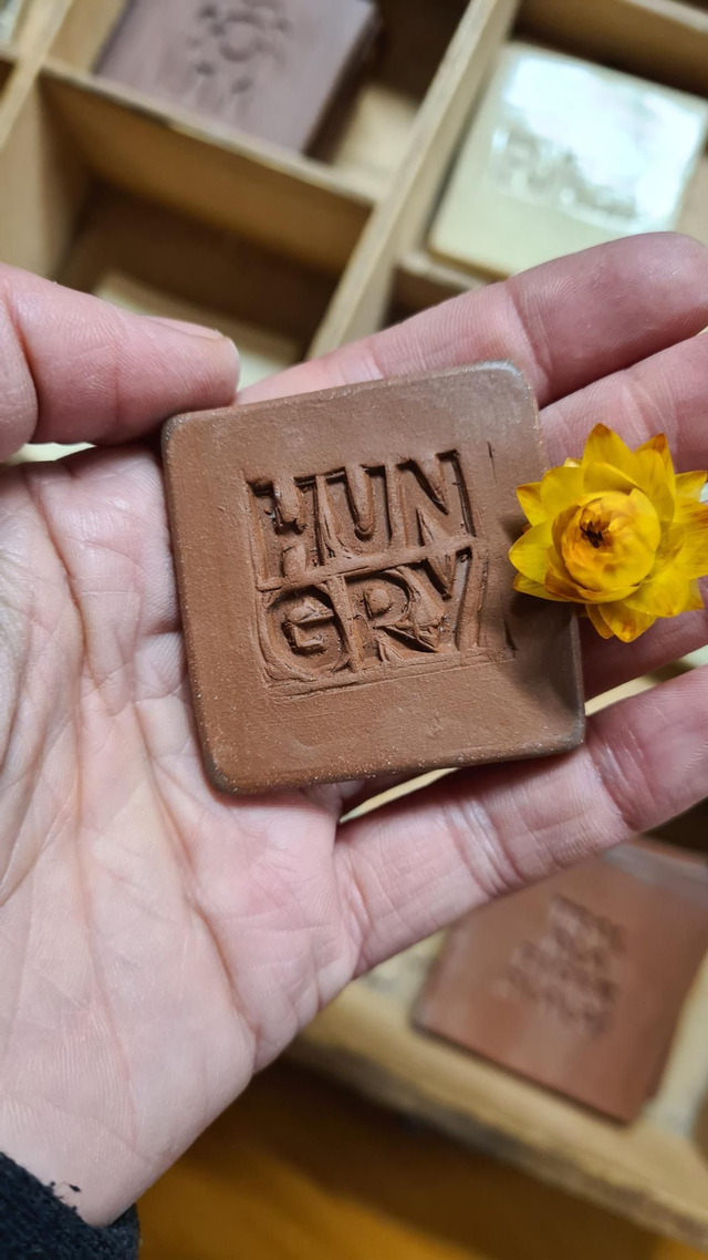 Sprüchefliese Hungry klein