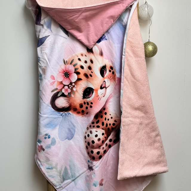 Cape de bain et 4 lingettes animaux savane fleurie