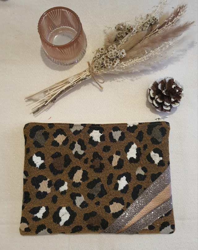 Grande pochette léopard marron