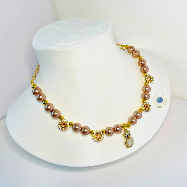 Handgemaakte Parelketting met Goudkleurige Details &amp; Teddybedel 