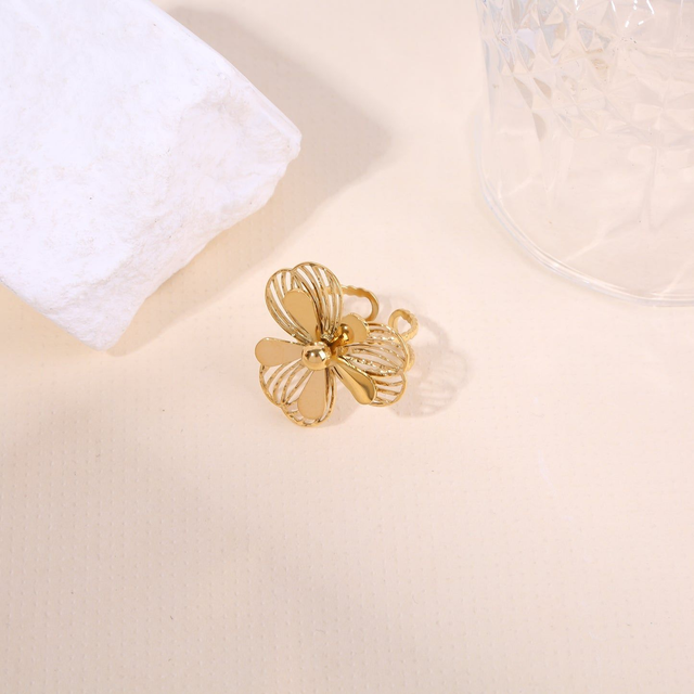 Bague Dorée Ajustable Fleur Sculptée en Volume