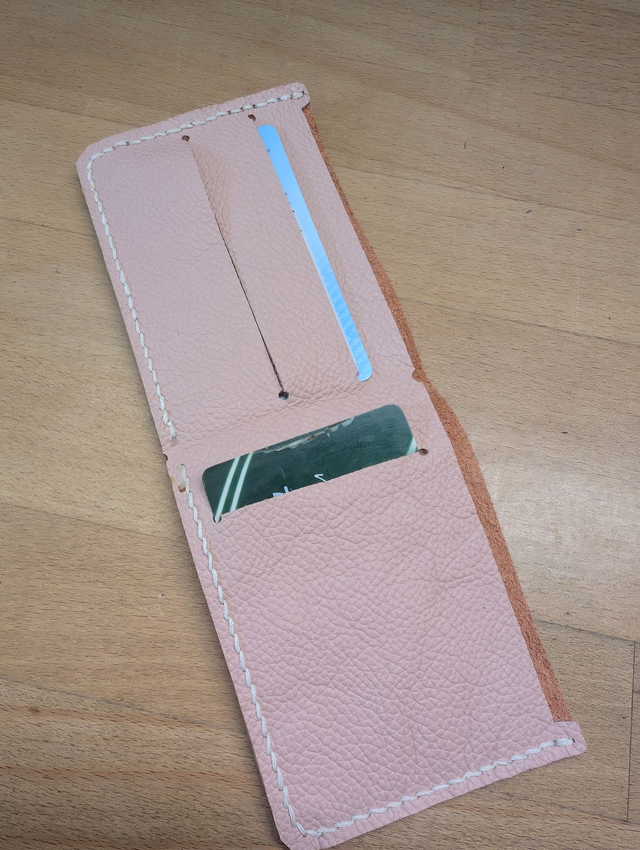 Porte carte 3 emplacements et poche à billet. 