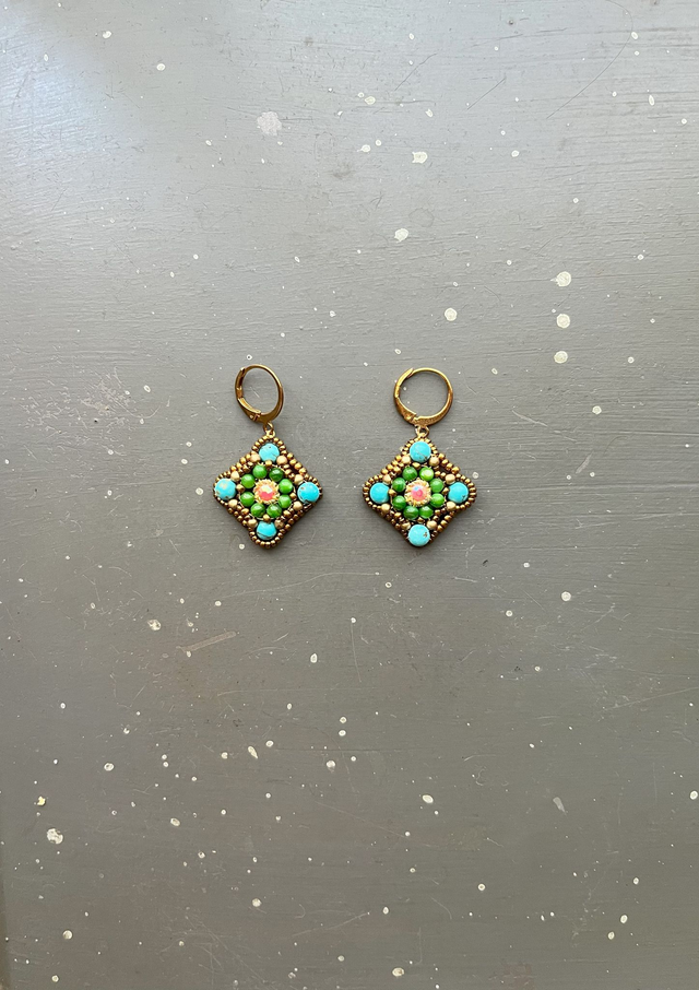 Boucles d'oreille en perles carrées turquoises et vertes 