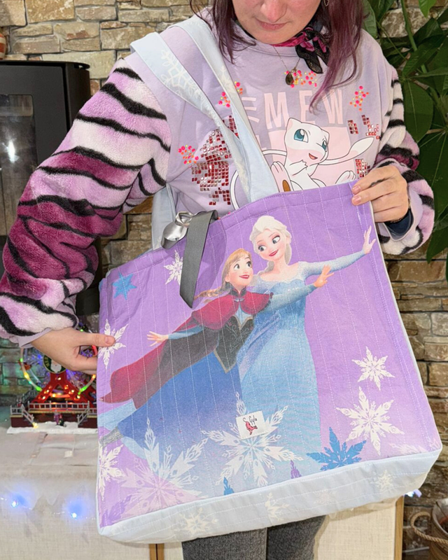 Sac Cabas XL Upcyclé – Modèle Unique « La Reine des Neiges »