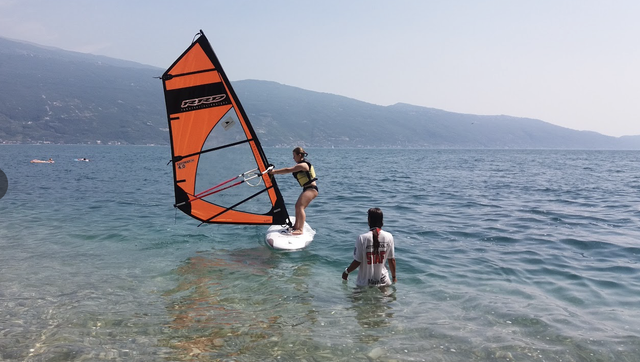 buy WINDSURF  Beginner &amp; Advance Cours 2 h (&amp; Motorboot incl.) 