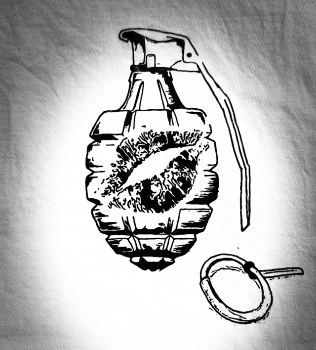 Grenade Kiss - signé KTK - Édition 🍂