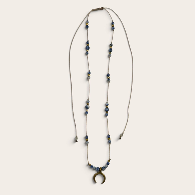 Collier TSUKI – Sodalite &amp; croissant de lune