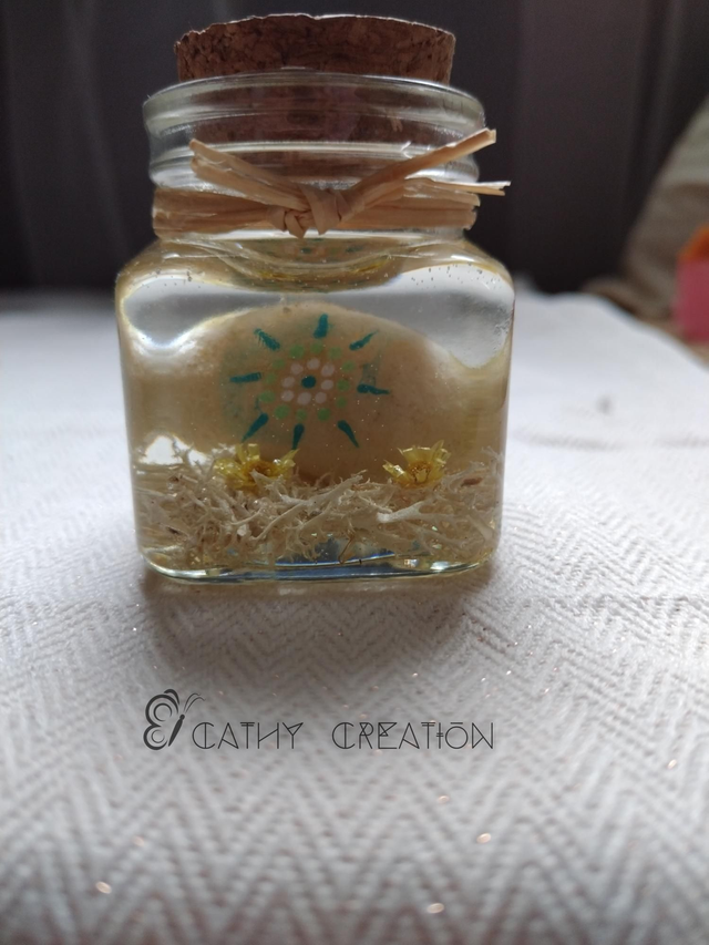 Fiole avec inclusion d' une Pierre 7 cm