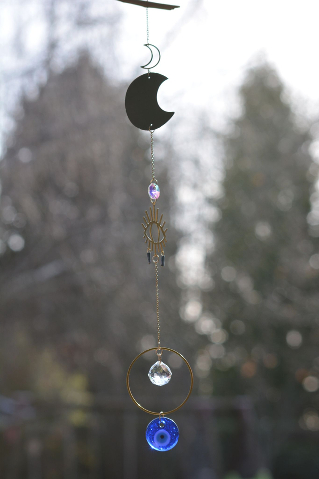 Attrape Soleil d'intérieur Upcyclé, prisme & Nazar - PROTECTION - Chambre à Air Valorisée & Perles Recyclées - Pièce Unique