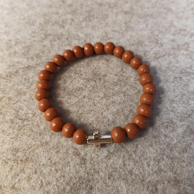 Holzperlen-Armband mit Edelstahlkreuz (Hellbraun)