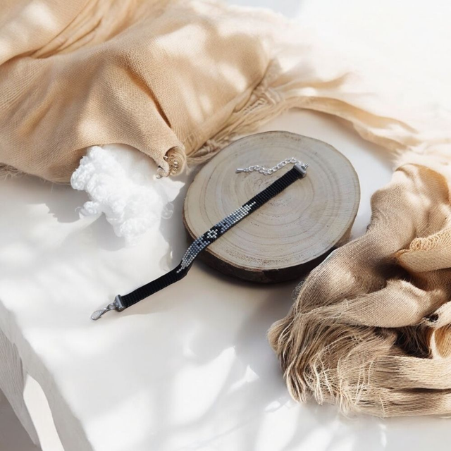 Bracelet fin noir, gris et argent