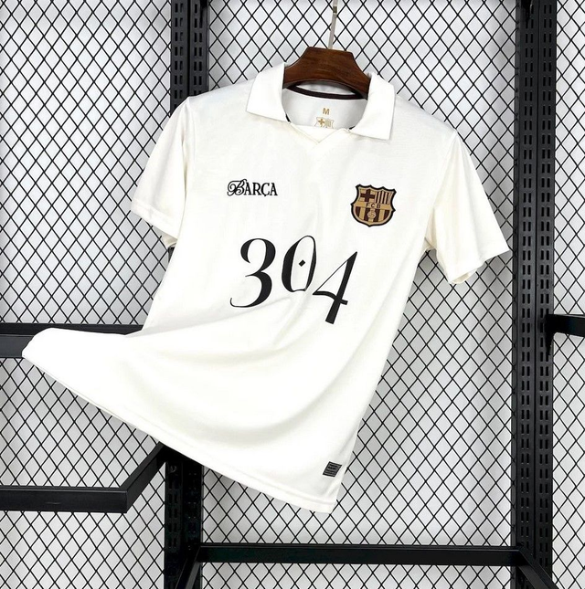 Camiseta Barcelona Edición Especial "304" Lamine Yamal - Versión Fan - 24-25