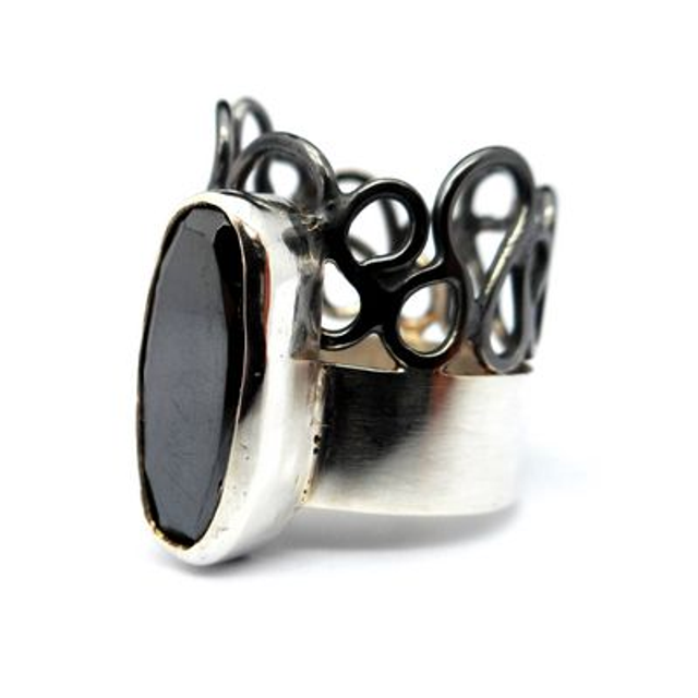 Hematiet kronkel ring