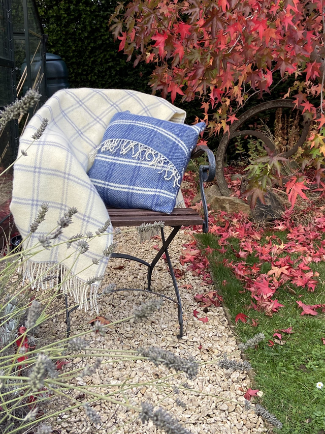 Natural Checked Knee Throw 