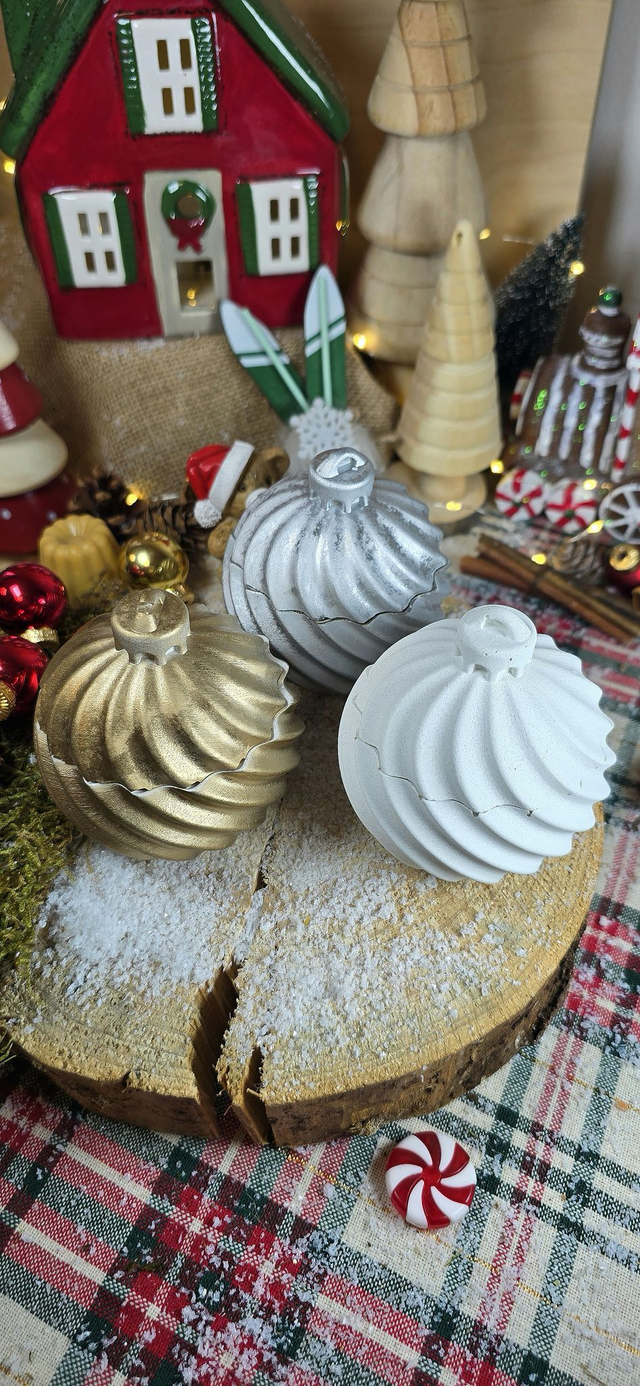 🎄 Bougie Boule de Noël spirale – Alliage Minéral