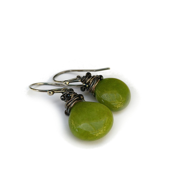 Wrap oorbellen met groene jade